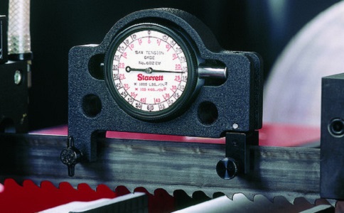 枣庄锯切钛合金用双金属带锯条还是硬质合金带锯条？